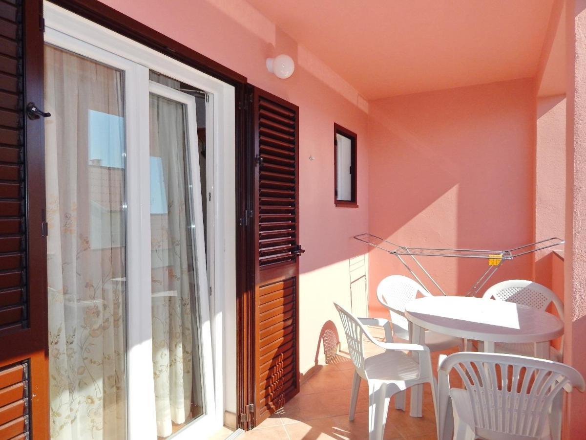 Apartments Luce - Family Friendly & Parking Pag Town Kültér fotó