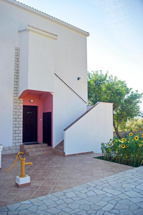 Apartments Luce - Family Friendly & Parking Pag Town Kültér fotó